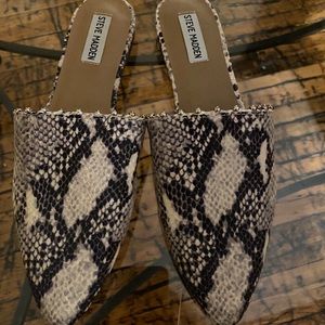 ✨Steve madden snake skin loafers ✨
